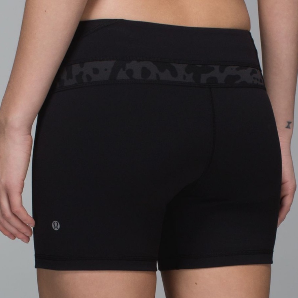 Lululemon Groove Short *Full-On Luon (Regular) - Black / Wi14 Quilt 5 - Picture 3 of 16